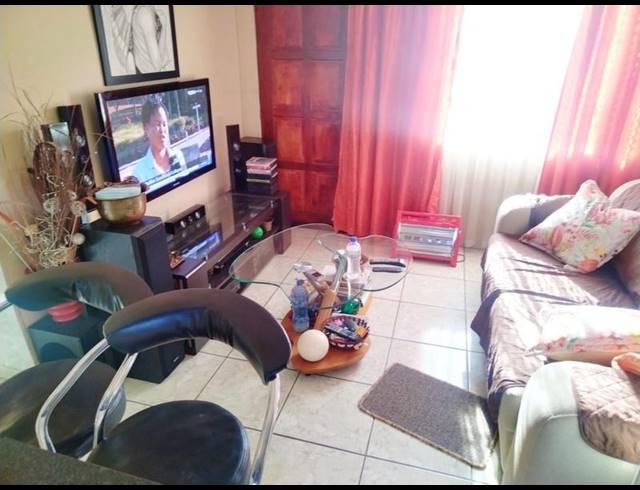 2 BEDROOM HOUSE FOR SALE IN TEKWANE